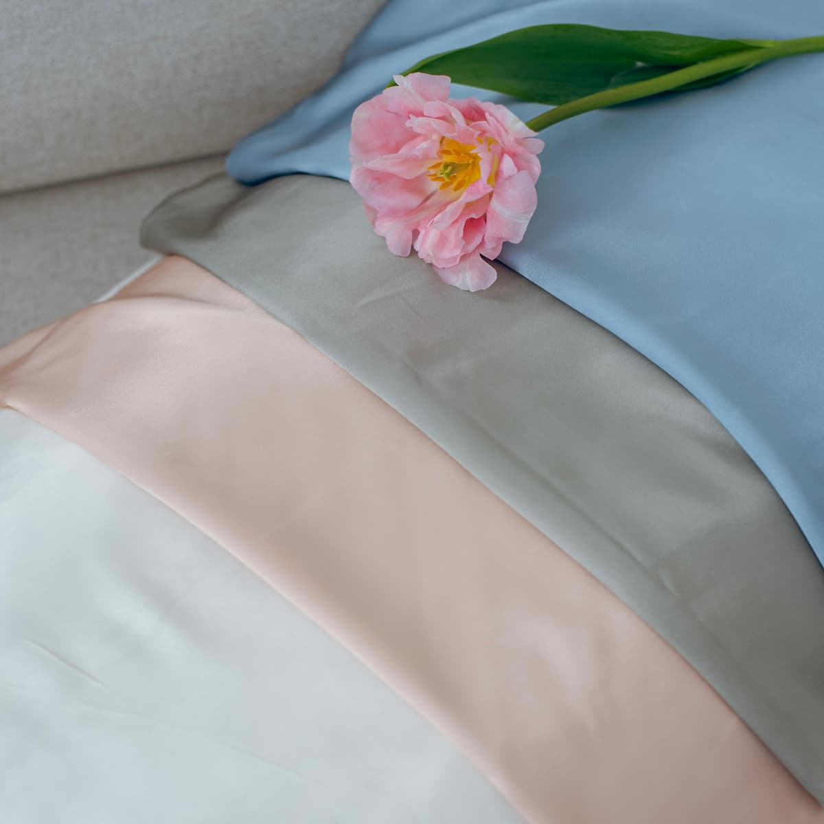 CAT IN BED VEGAN Шовкова наволочка з віскози, блакитна - 6